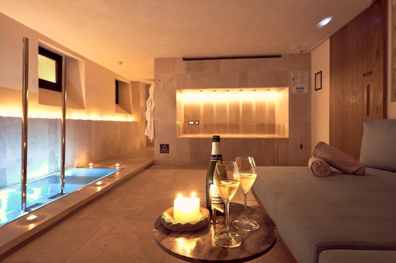 Can Bordoy Grand House Hotel Gl Preferred Hotel パルマ・デ・マリョルカ エクステリア 写真 The interior of the spa
